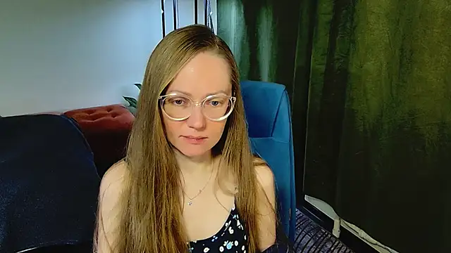 Snapshot of _Goldilocks_ chatting on 09.28.25  Goldilocks  online show from 09.28.25