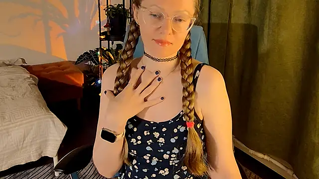 Snapshot of _Goldilocks_ chatting on 10.13.25  Goldilocks  online show from 10.13.25
