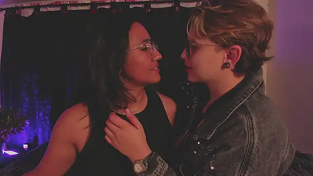 Snapshot of CrazyCakes_ chatting on 09.12.25 CrazyCakes online show from 09.12.25