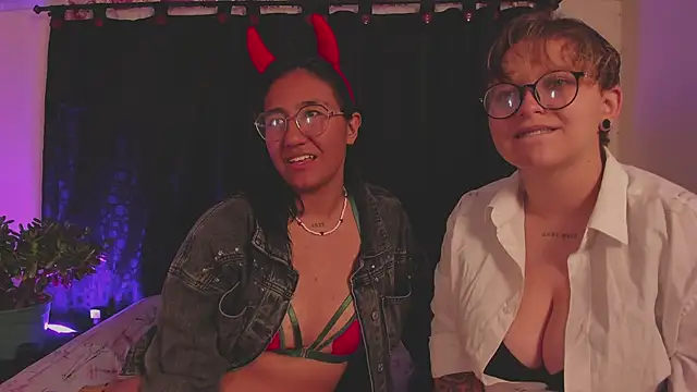 Snapshot of CrazyCakes_ chatting on 09.16.25 CrazyCakes online show from 09.16.25