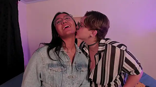 Snapshot of CrazyCakes_ chatting on 11.18.25 CrazyCakes online show from 11.18.25