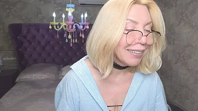 Snapshot of Wendy_Waves chatting on 12.20.25 Wendy Waves online show from 12.20.25