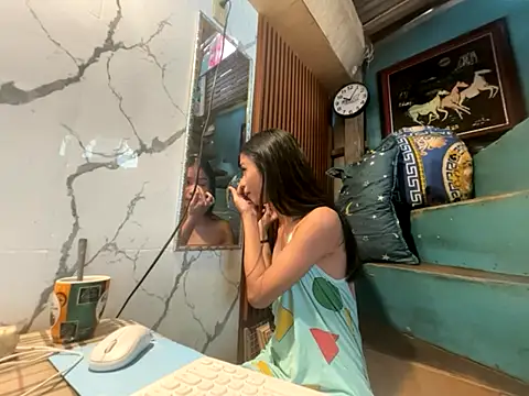 Snapshot of asya_chris chatting on 10.01.25 asya chris online show from 10.01.25