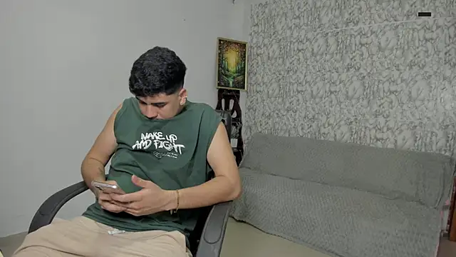 Snapshot of maxxis_eli chatting on 11.04.25 maxxis eli online show from 11.04.25