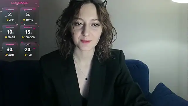 white liillyy online show from 03.08.26