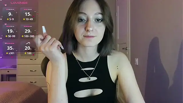 Snapshot of white_liillyy chatting on 05.13.26 white liillyy online show from 05.13.26