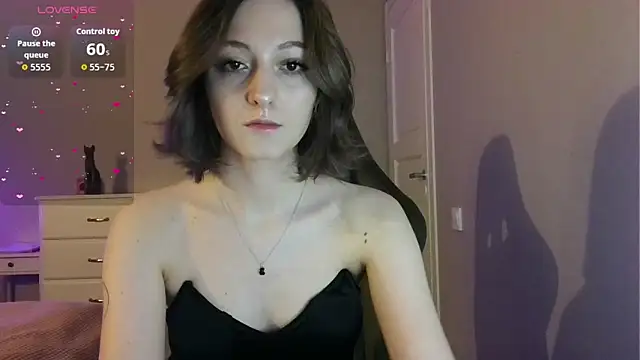 Snapshot of white_liillyy chatting on 05.19.26 white liillyy online show from 05.19.26