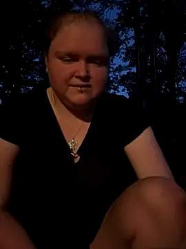 Snapshot of KadiSparkle chatting on 09.28.25 KadiSparkle online show from 09.28.25