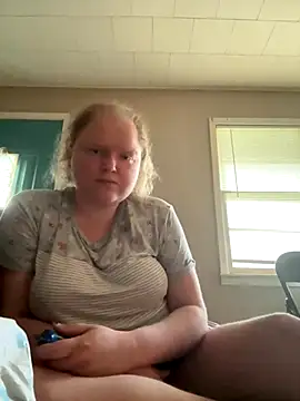 Snapshot of KadiSparkle chatting on 09.30.25 KadiSparkle online show from 09.30.25