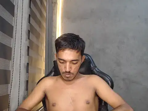 Snapshot of RowyCam chatting on 09.10.25 RowyCam online show from 09.10.25