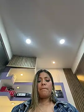Snapshot of isabella_horney_ chatting on 07.24.26 isabella horney online show from 07.24.26