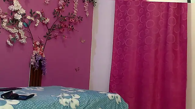 Snapshot of skinnybarbie022 chatting on 10.25.25 skinnybarbie022 online show from 10.25.25