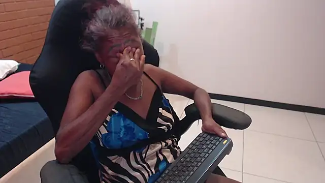 Snapshot of JackyHotBlack chatting on 11.06.25 JackyHotBlack online show from 11.06.25