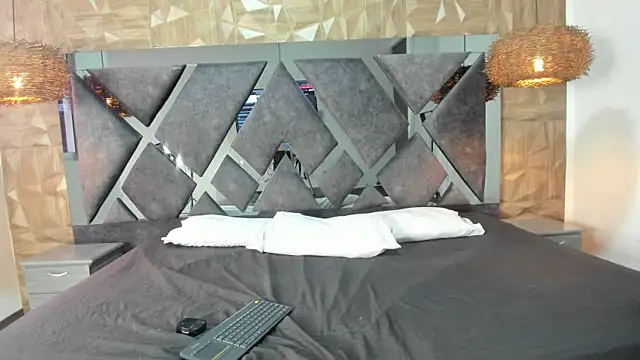 Selene  Lopez  online show from 04.15.26