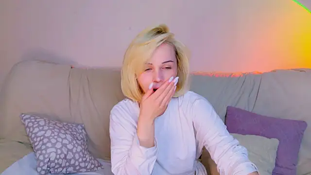 Charlotte Colinss online show from 05.11.26