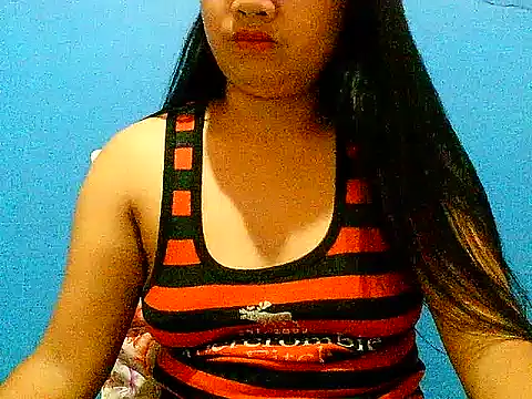 Snapshot of hotmom_pinay chatting on 10.04.25 hotmom pinay online show from 10.04.25