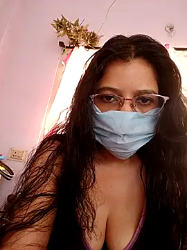 Snapshot of thanusi_2 chatting on 04.15.26 thanusi 2 online show from 04.15.26