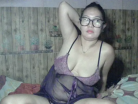Snapshot of Pinay_BigTits69 chatting on 10.19.25 Pinay BigTits69 online show from 10.19.25
