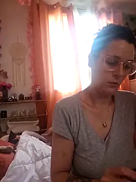 Mila Luciphya online show from 02.04.26