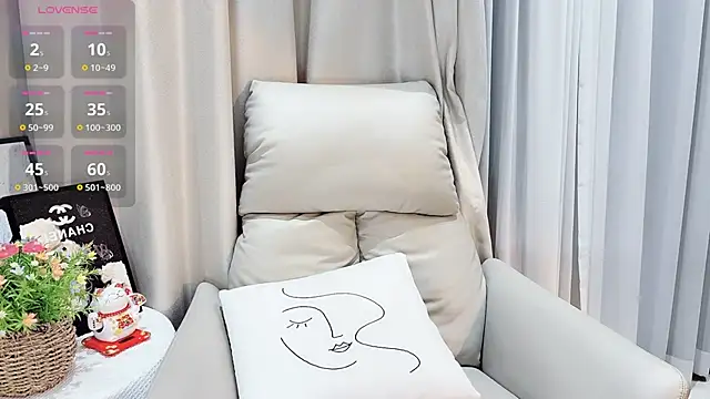 Snapshot of shishi_baby chatting on 09.09.25 shishi baby online show from 09.09.25