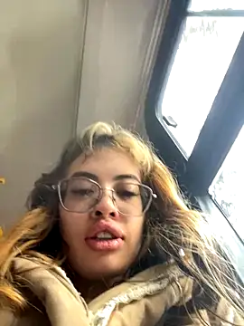 Snapshot of Isabela_Colins chatting on 11.07.25 Isabela Colins online show from 11.07.25