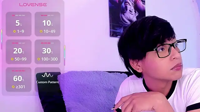 Snapshot of Dannyhot_ chatting on 09.22.25 Dannyhot online show from 09.22.25