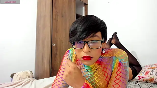 Snapshot of Dannyhot_ chatting on 10.22.25 Dannyhot online show from 10.22.25