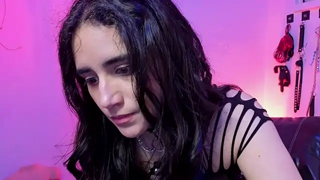 elowen halley1 online show from 02.18.26