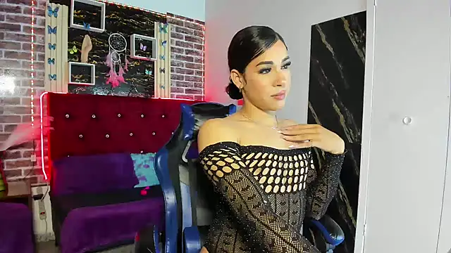 Snapshot of angelitasexxxhot chatting on 12.19.25 angelitasexxxhot online show from 12.19.25