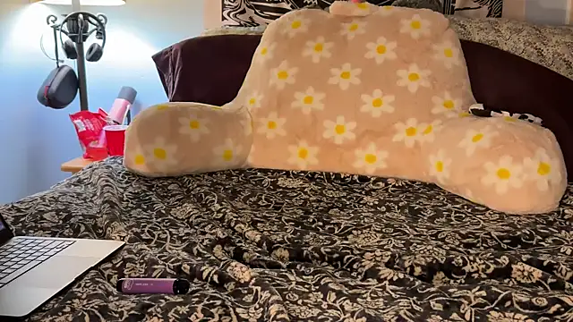 Snapshot of onlysunidreamss chatting on 10.16.25 onlysunidreamss online show from 10.16.25