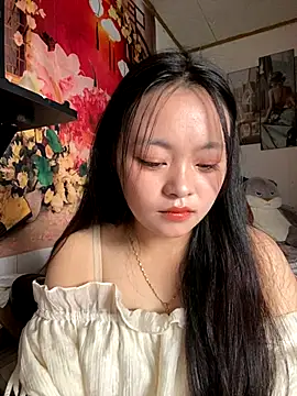 Snapshot of Julia-Elsa chatting on 10.12.25 Julia-Elsa online show from 10.12.25