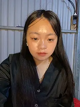 Snapshot of Julia-Elsa chatting on 10.12.25 Julia-Elsa online show from 10.12.25