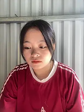 Snapshot of Julia-Elsa chatting on 10.19.25 Julia-Elsa online show from 10.19.25