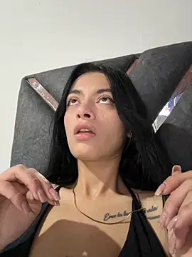 LiaCollings online show from 10.17.25