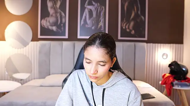 Snapshot of pinkloly chatting on 10.10.25 pinkloly online show from 10.10.25