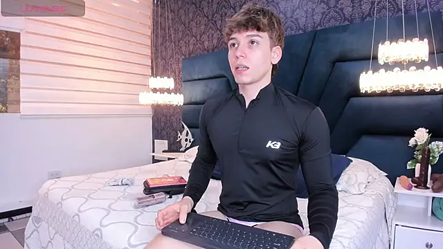 TaylerWhite online show from 02.12.26