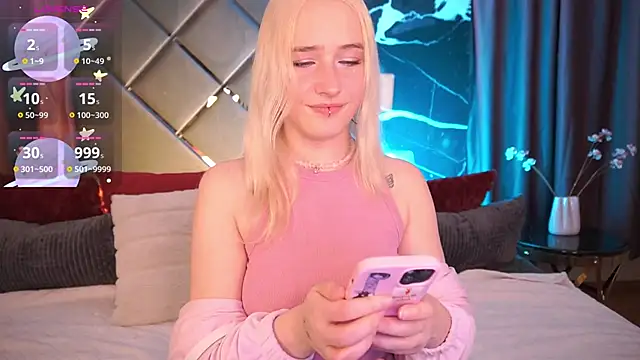 LilElfie online show from 03.10.26