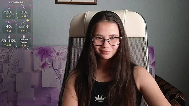 LuciaSenual online show from 10.17.25