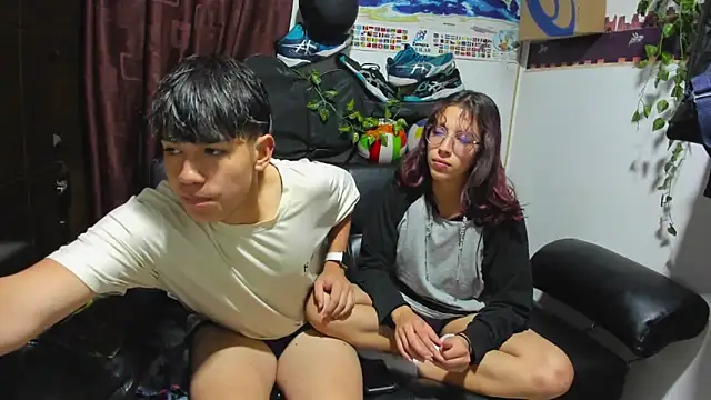 Snapshot of Donuts_DD chatting on 09.24.25 Donuts DD online show from 09.24.25