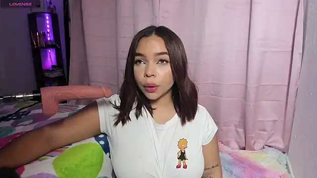 Snapshot of ImSofiVega chatting on 10.30.25 ImSofiVega online show from 10.30.25