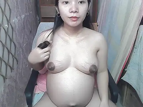 Snapshot of Mypussy4u_29 chatting on 11.24.25 Mypussy4u 29 online show from 11.24.25