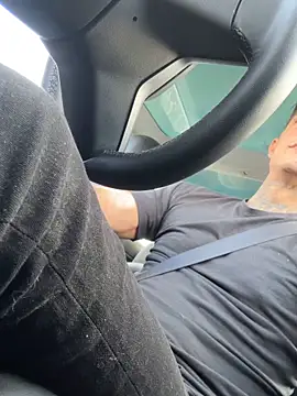 Snapshot of X_es_SL chatting on 10.15.25 X es SL online show from 10.15.25