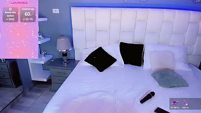 HottSalomee online show from 10.18.25