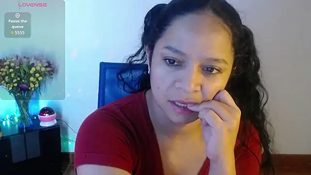 Snapshot of Sara_cute92 chatting on 10.22.25 Sara cute92 online show from 10.22.25