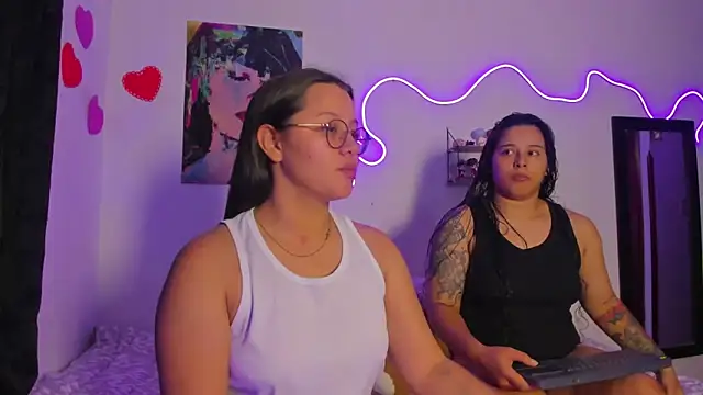 Dilan and Mia online show from 05.10.26