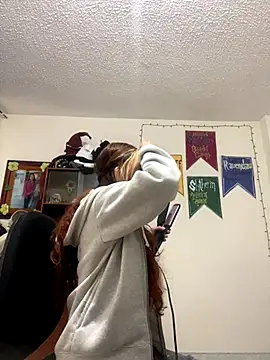 Snapshot of Sallem_Pink chatting on 10.17.25 Sallem Pink online show from 10.17.25