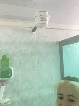 Snapshot of Sallem_Pink chatting on 10.20.25 Sallem Pink online show from 10.20.25