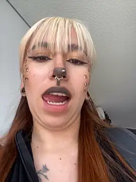 Snapshot of Sallem_Pink chatting on 10.29.25 Sallem Pink online show from 10.29.25