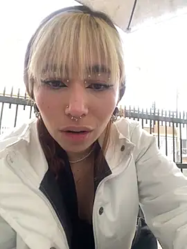 Snapshot of Sallem_Pink chatting on 11.10.25 Sallem Pink online show from 11.10.25