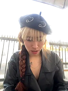 Snapshot of Sallem_Pink chatting on 11.11.25 Sallem Pink online show from 11.11.25